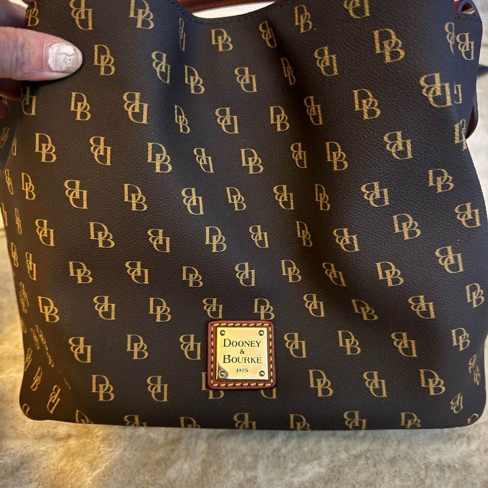Dooney & Bourke Signature Brown Tote/crossbody